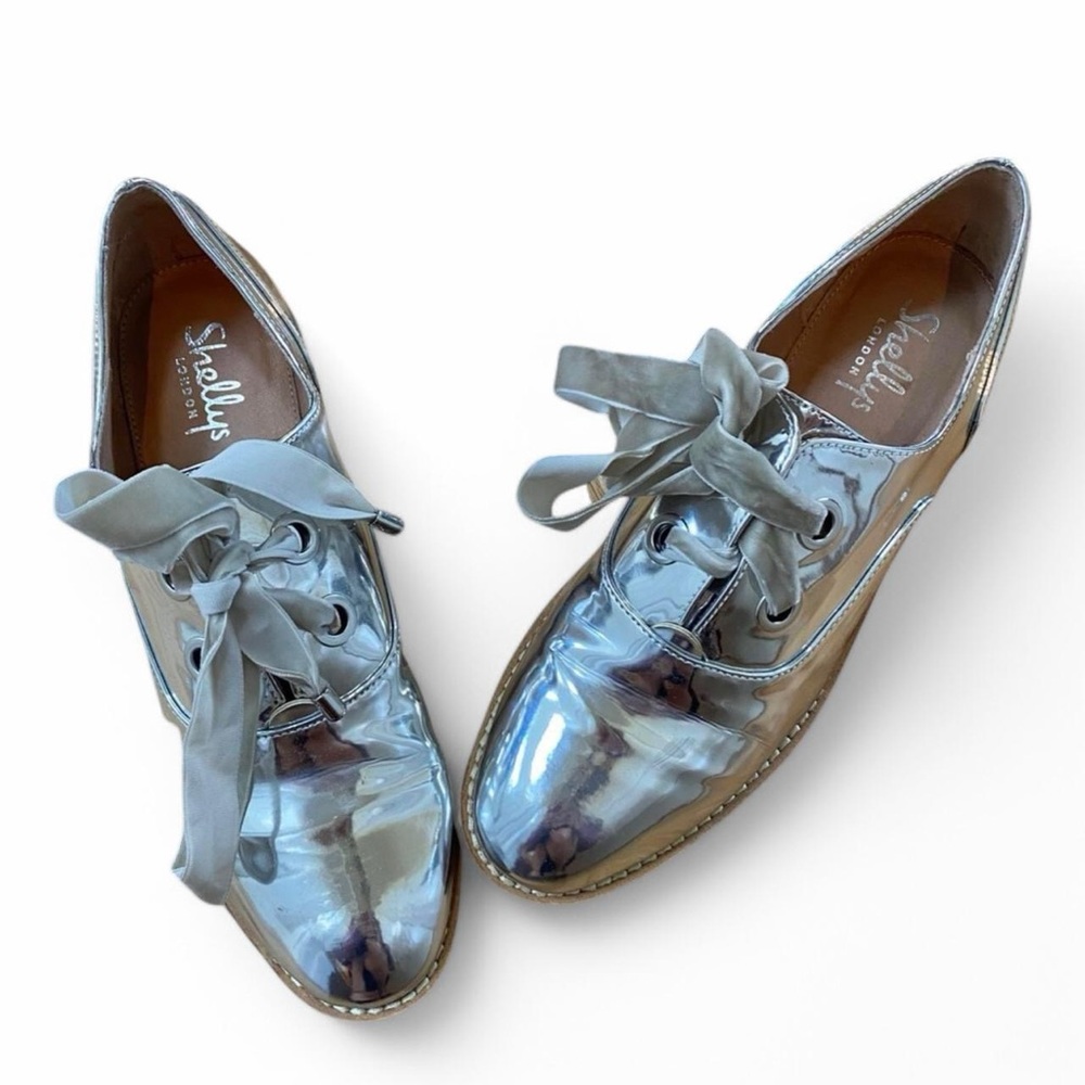 stunning shiny silver patent leather oxfords